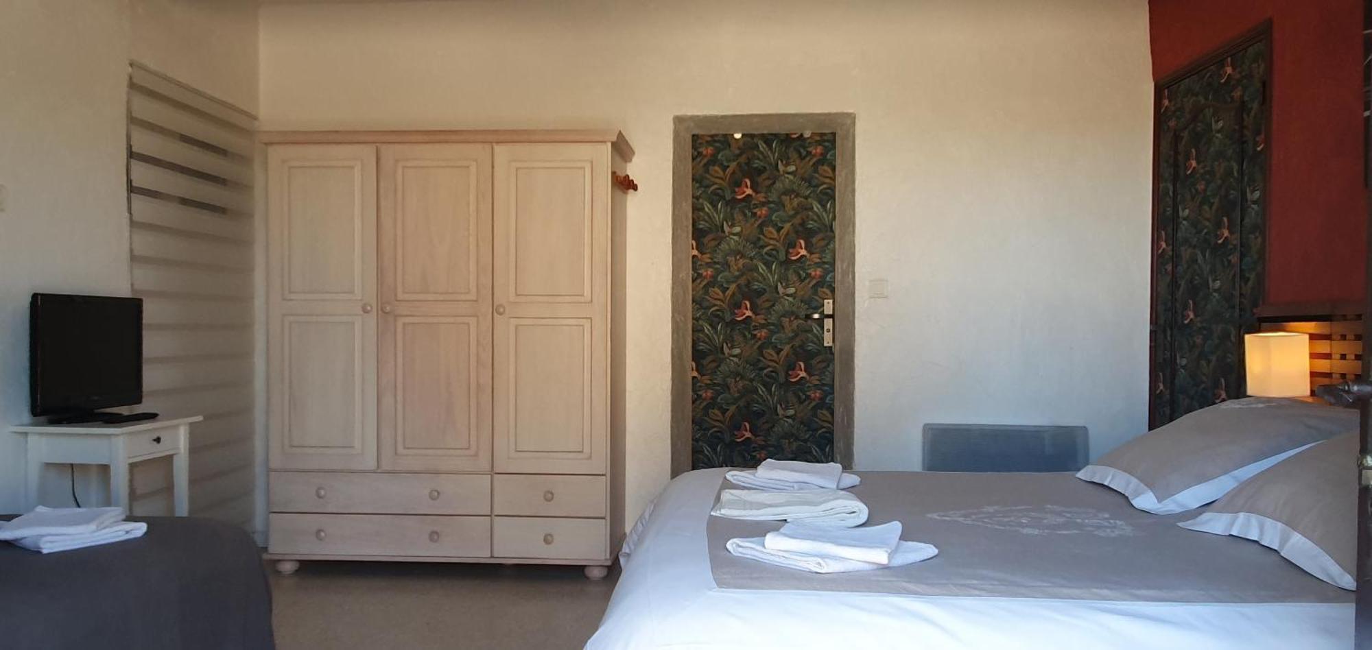 Le Jardin D'Ivana Chambres D'Hotes B&B Avec Piscine Chauffee Oppède Kültér fotó