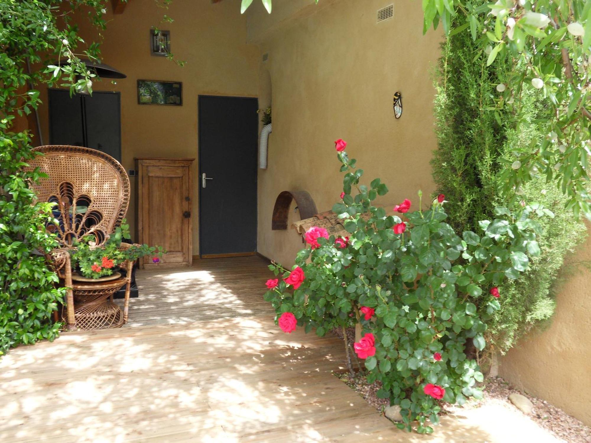 Le Jardin D'Ivana Chambres D'Hotes B&B Avec Piscine Chauffee Oppède Kültér fotó