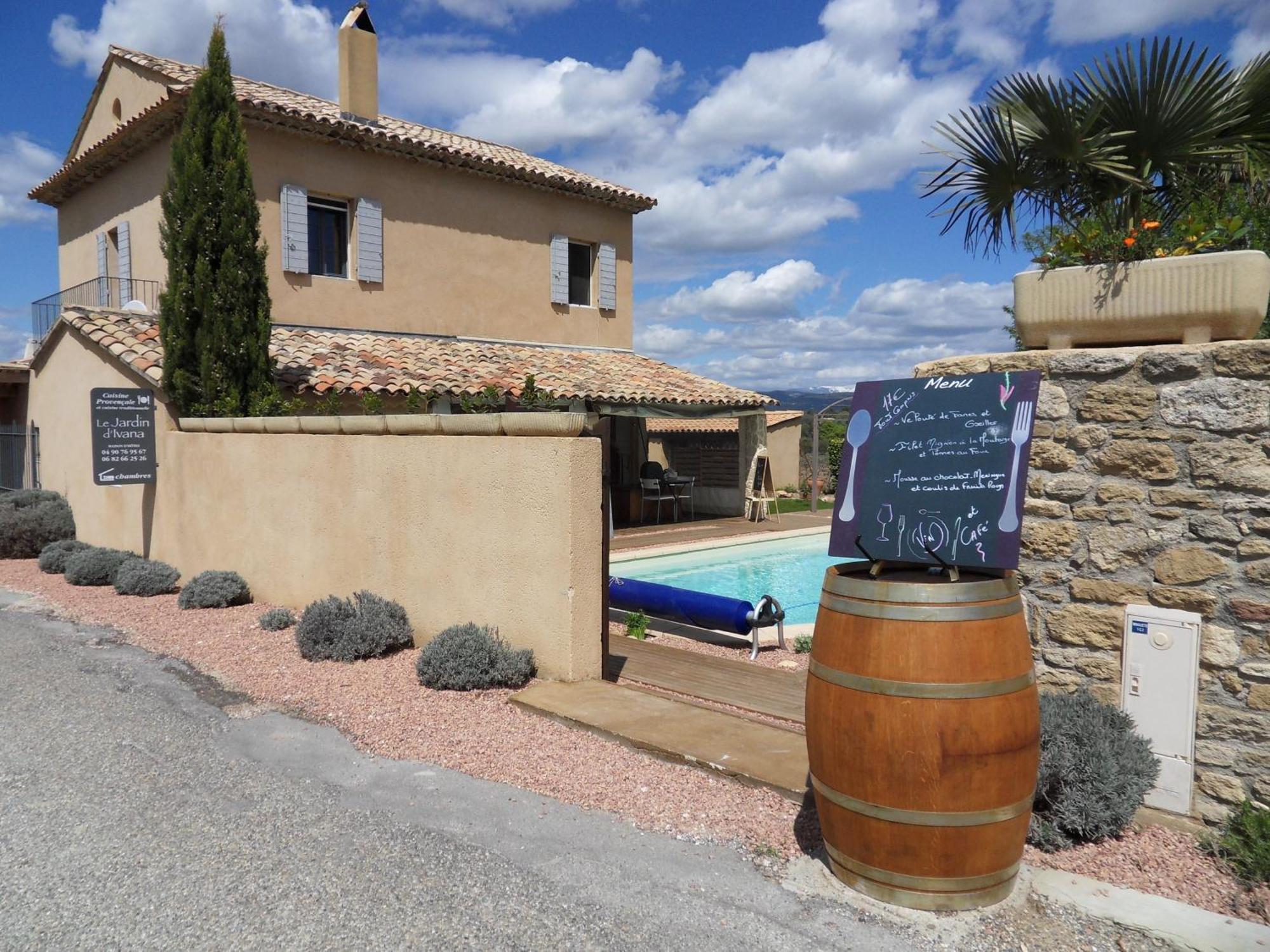 Le Jardin D'Ivana Chambres D'Hotes B&B Avec Piscine Chauffee Oppède Kültér fotó