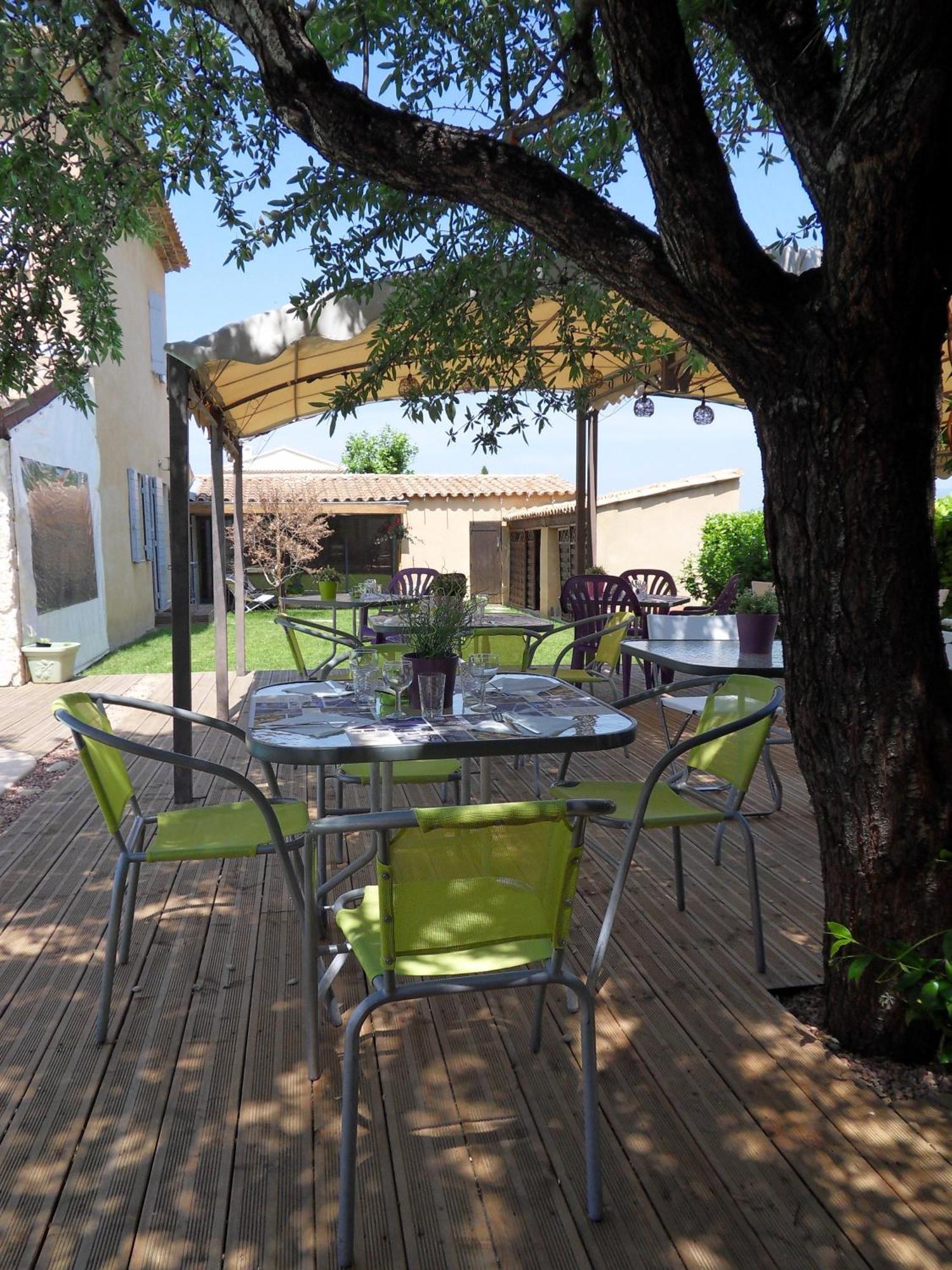 Le Jardin D'Ivana Chambres D'Hotes B&B Avec Piscine Chauffee Oppède Kültér fotó