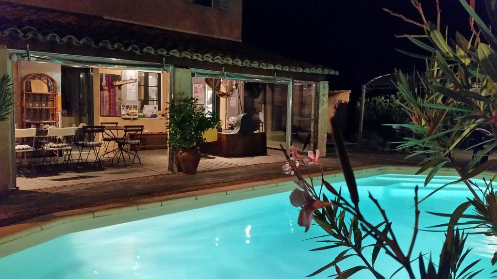 Le Jardin D'Ivana Chambres D'Hotes B&B Avec Piscine Chauffee Oppède Kültér fotó
